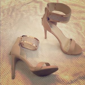 Used Windsor heel size 8 w/gold plated ankle strap